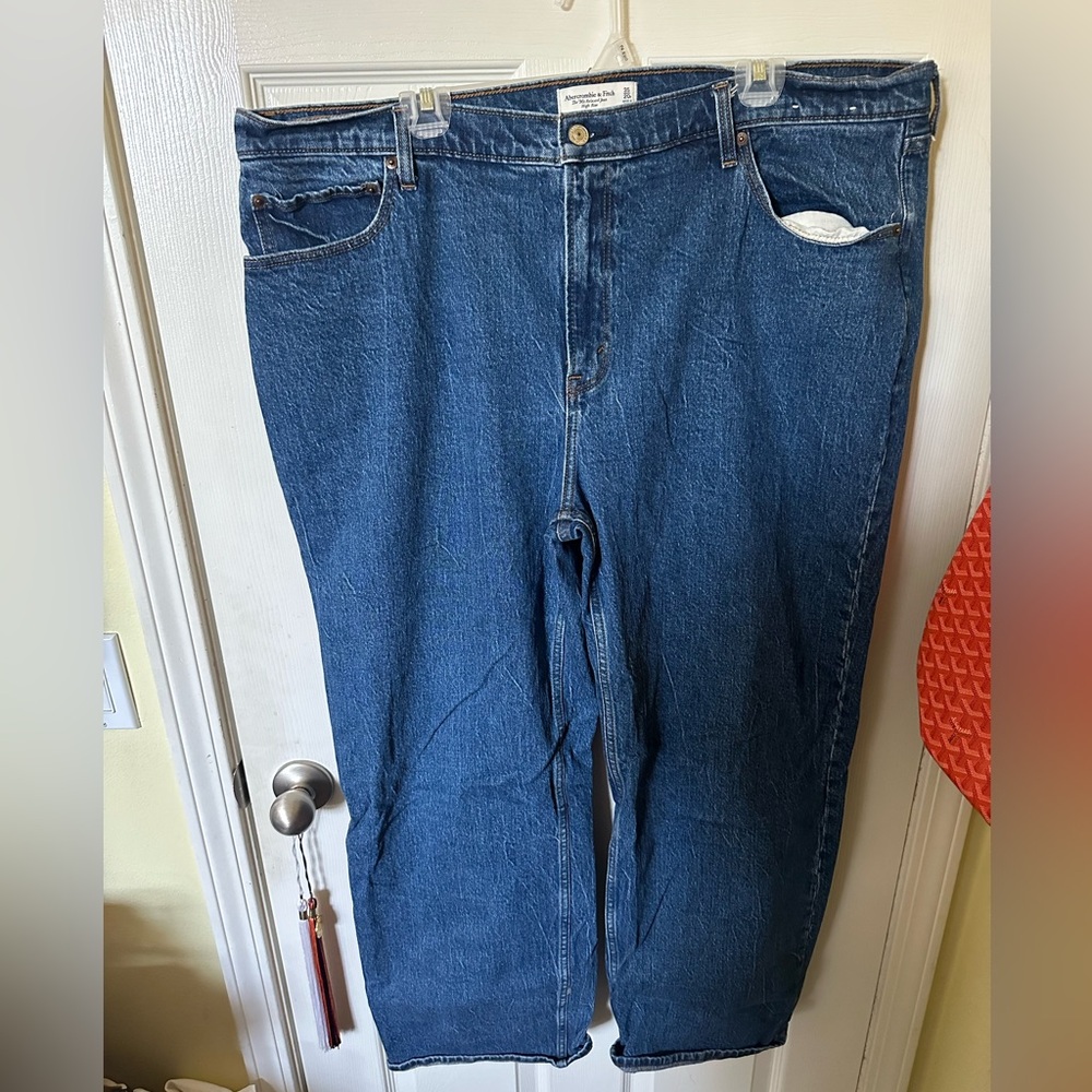 Abercrombie and Fitch 90s Relaxed Jean